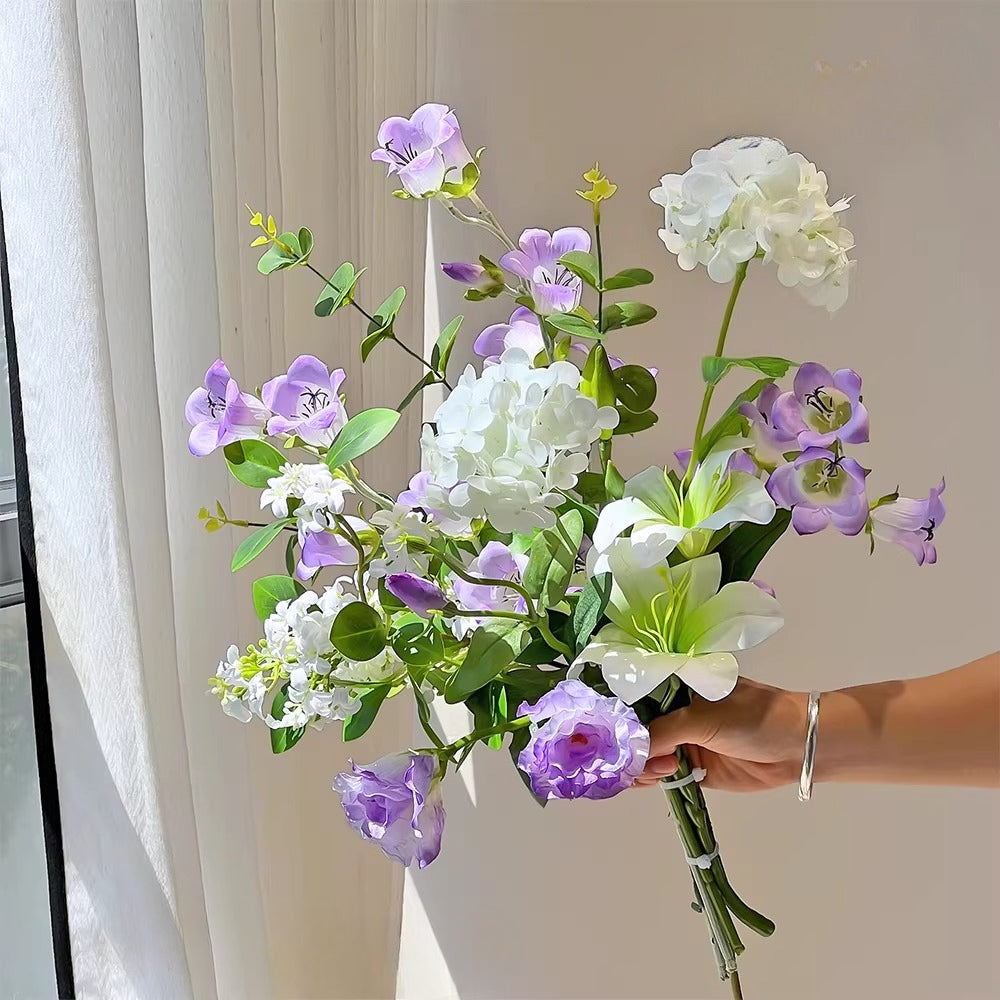 Composition florale fausse Floraison lavande sereine pour table