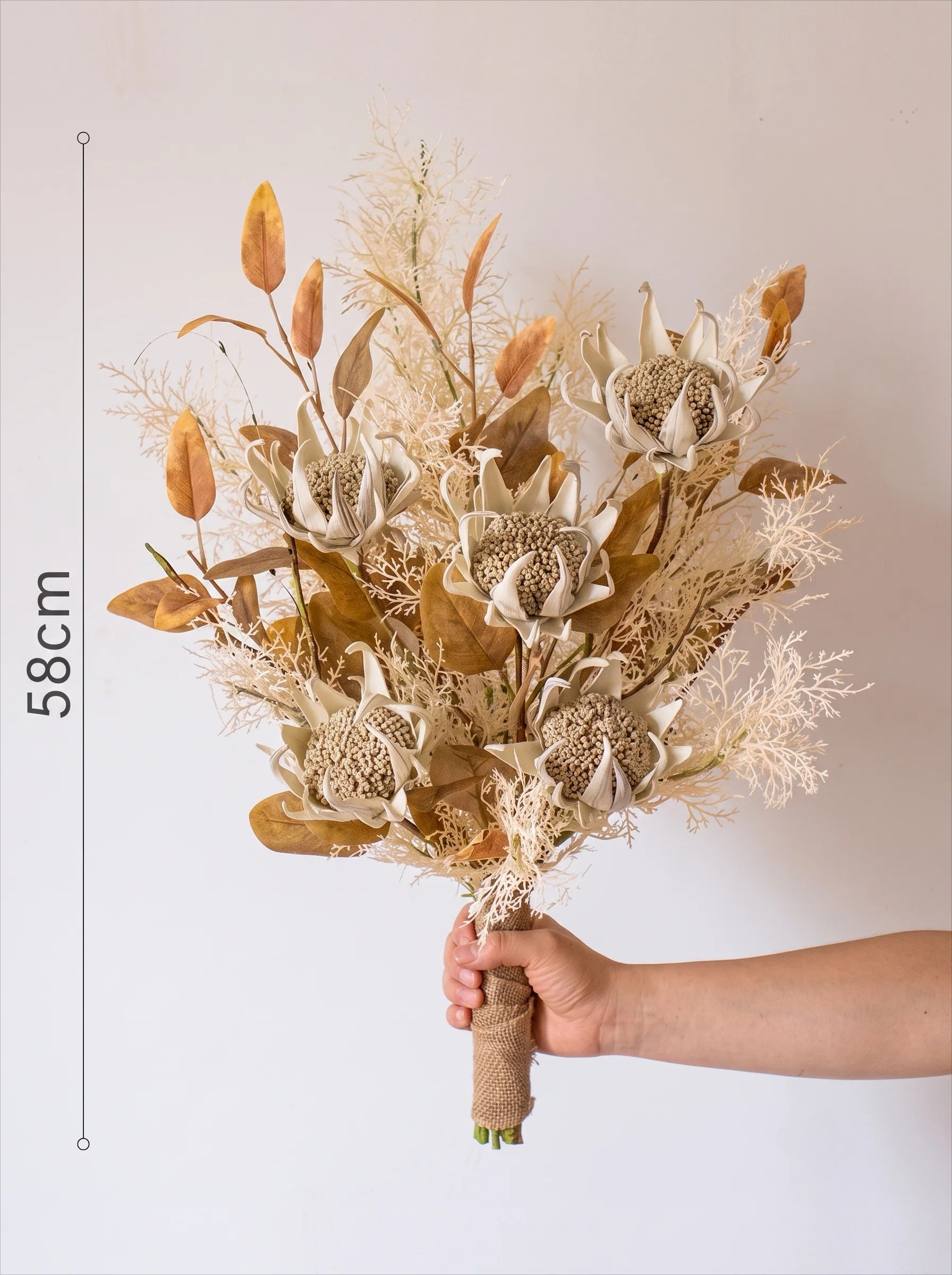 Künstliches Blumenarrangement - Neutrale Töne Protea & Laub