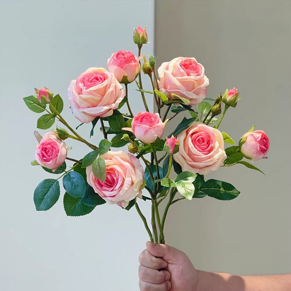 Composition florale fausse Mise en scène de table rose poudré éthérée