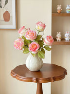 Galerie-Stil Blühende Samtrose Elegantes Kunstblumenarrangement  