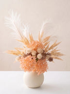 Pfirsichfarbene Hortensie & neutrale Pampasgras-Kunstblumen-Arrangements