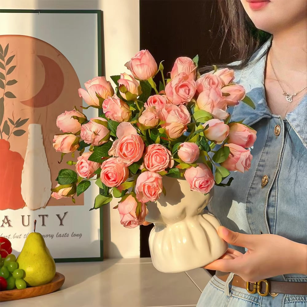 Composition florale fausse Bouquet de roses rose poudré aux bords brûlés