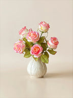 Galerie-Stil Blühende Samtrose Elegantes Kunstblumenarrangement  