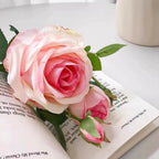 Composition florale fausse Mise en scène de table rose poudré éthérée