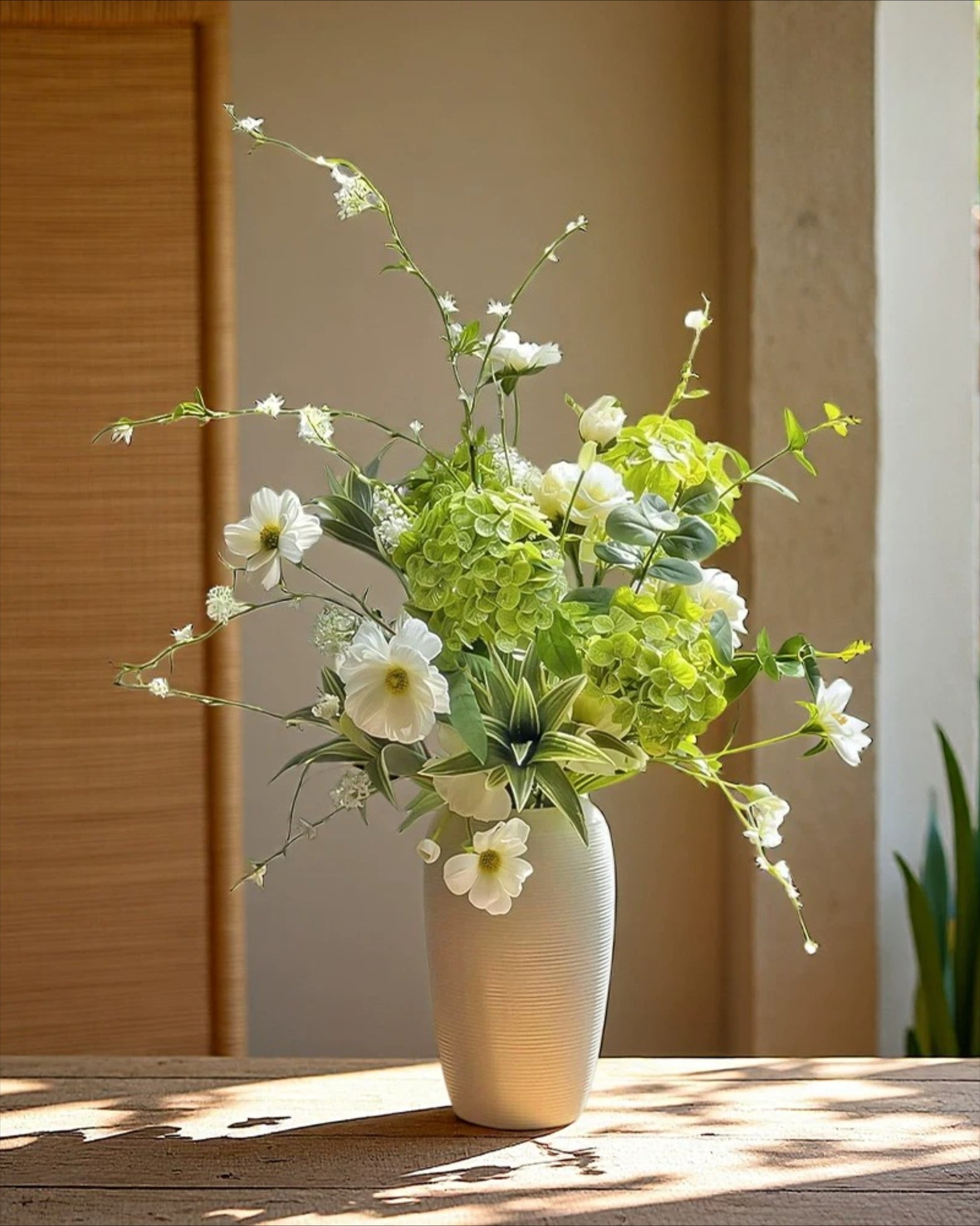 Arrangement floral artificiel Hortensia Vert Frais Vintage et Cosmos Blanc