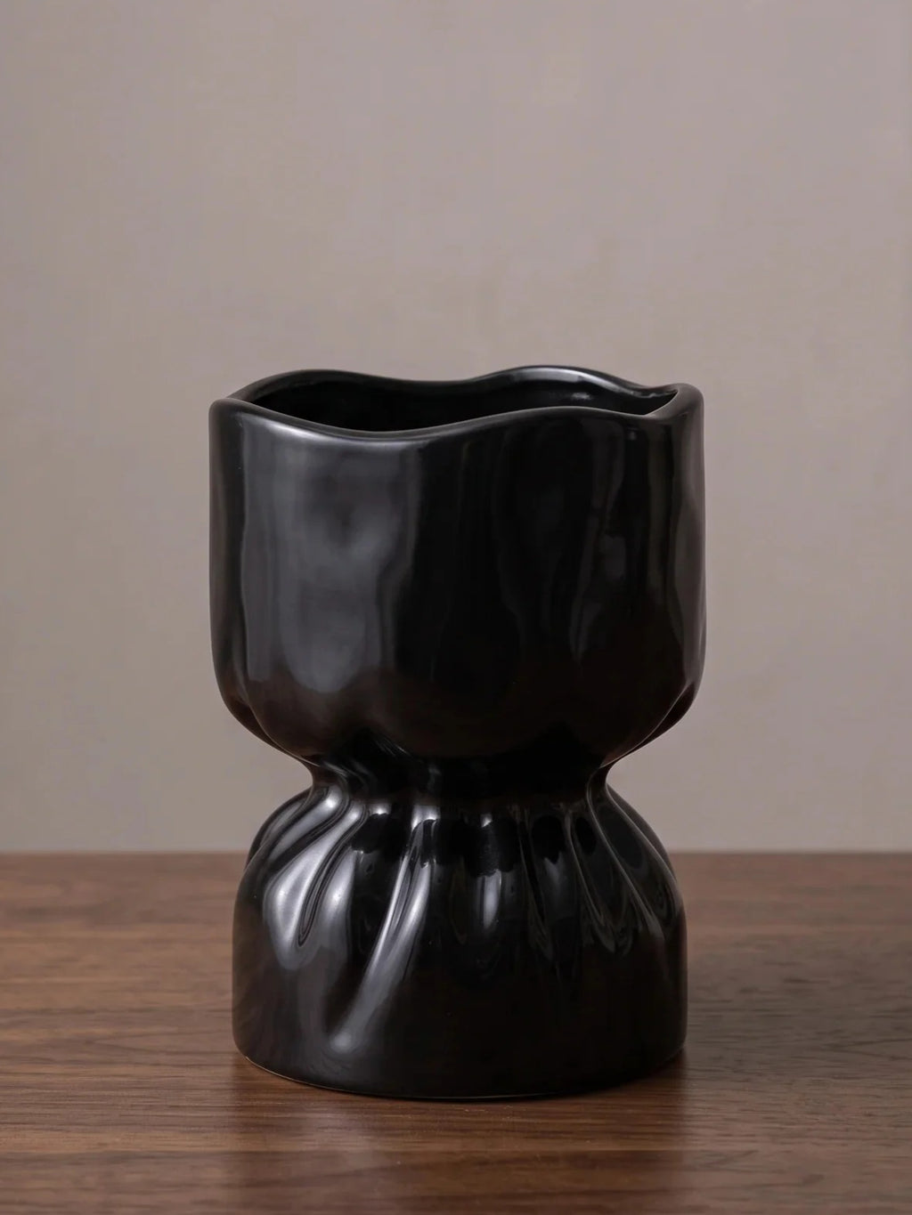 Moderner Künstlerischer Faltkeramik-Taschenvase  