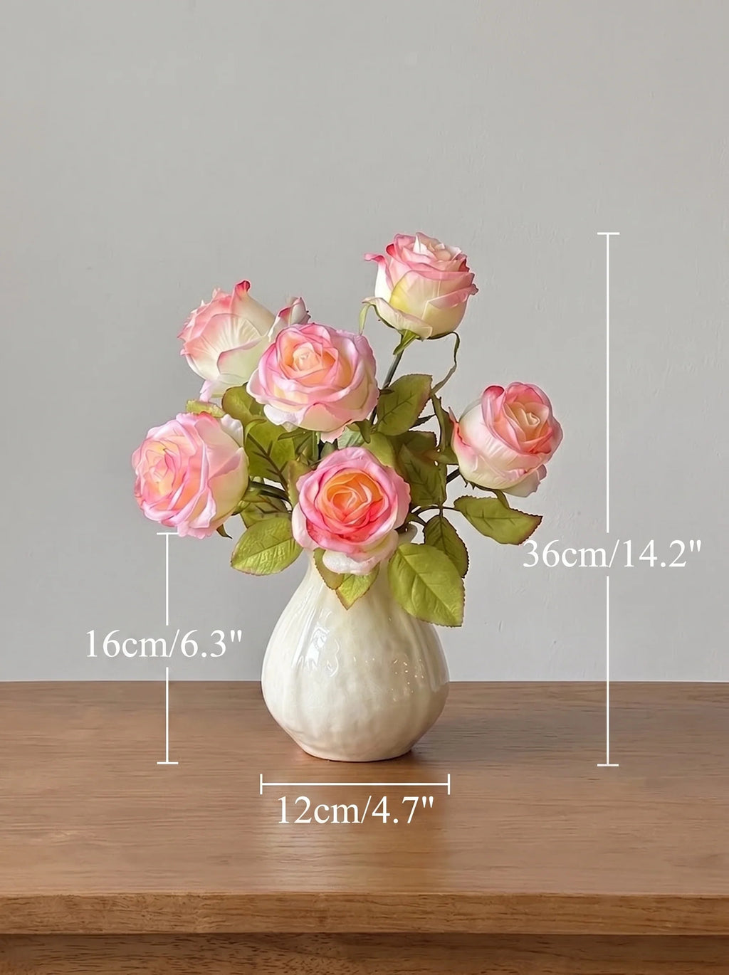 Galerie-Stil Blühende Samtrose Elegantes Kunstblumenarrangement  