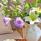Serene Lavender Blossom Tabletop konstgjord blomsterarrangemang