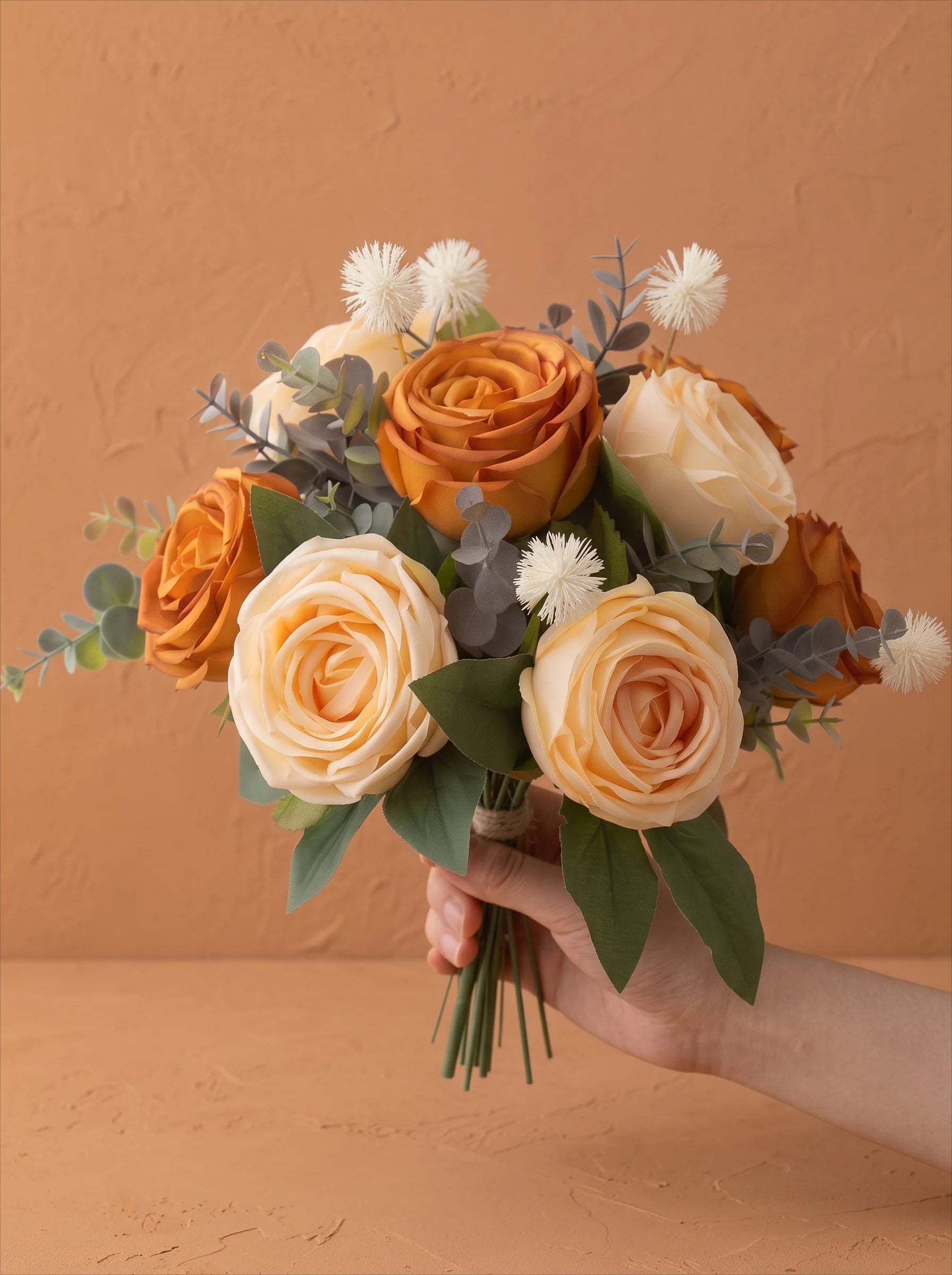 Oljemålning-stil konstgjord blomsterarrangemang - Vintage karamell & krämrosor