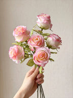 Galerie-Stil Blühende Samtrose Elegantes Kunstblumenarrangement  