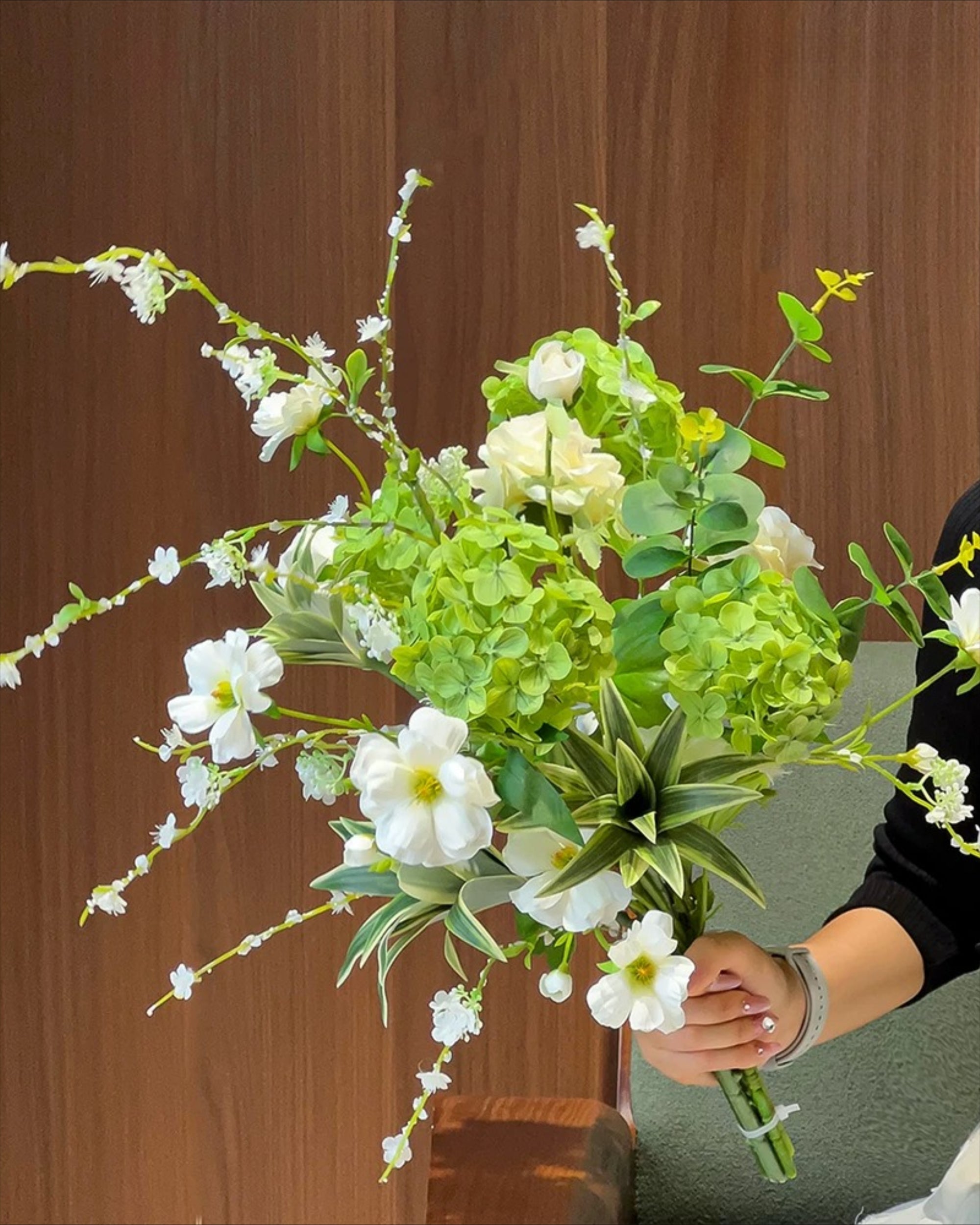 Arrangement floral artificiel Hortensia Vert Frais Vintage et Cosmos Blanc