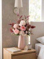 Blush romance luxe roze artisanale kunstbloemschikking