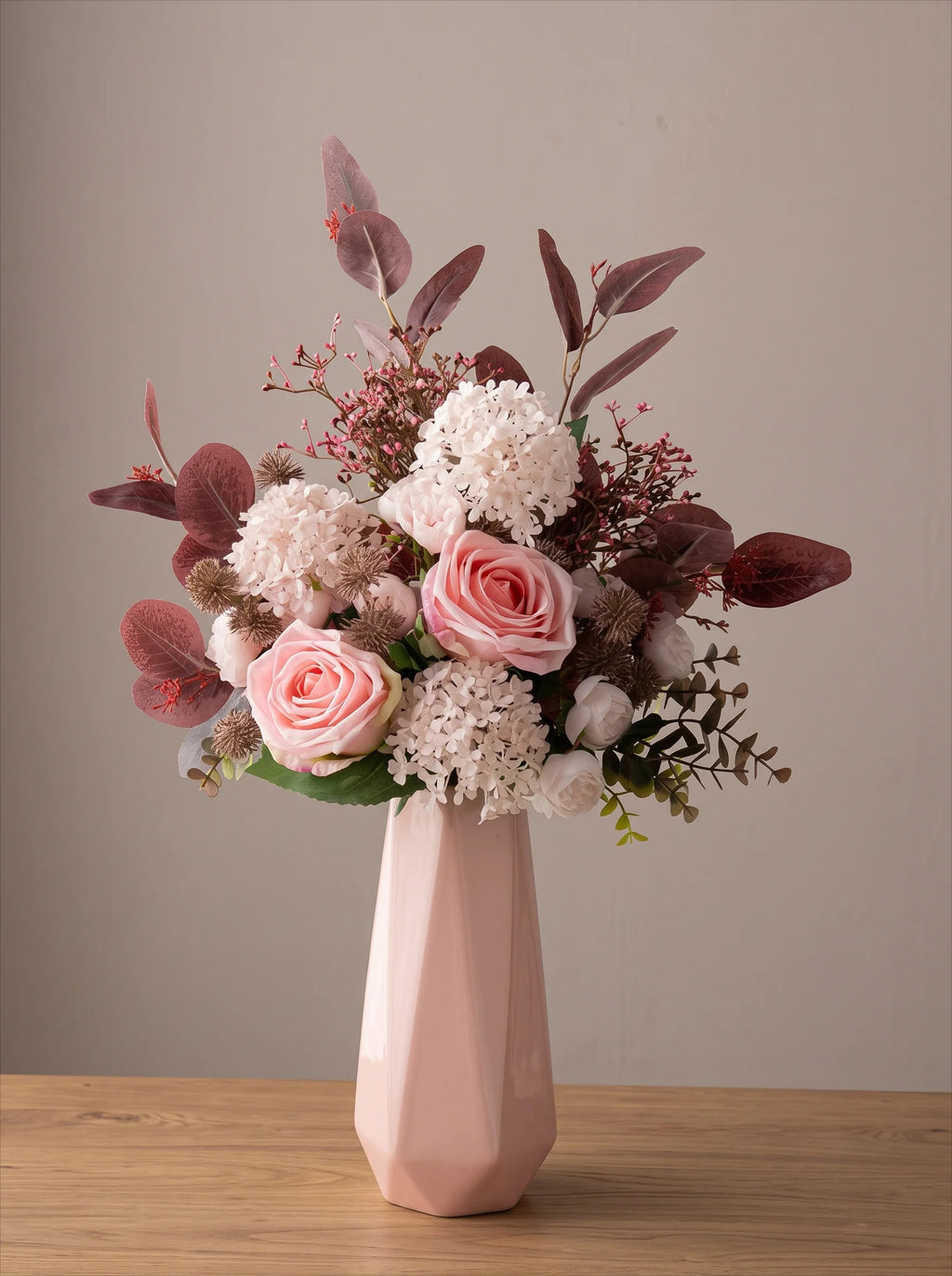Blush romance luxe roze artisanale kunstbloemschikking