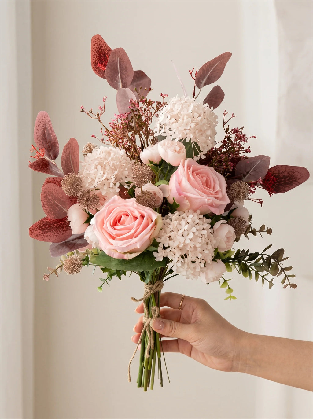 Blush romance luxe roze artisanale kunstbloemschikking