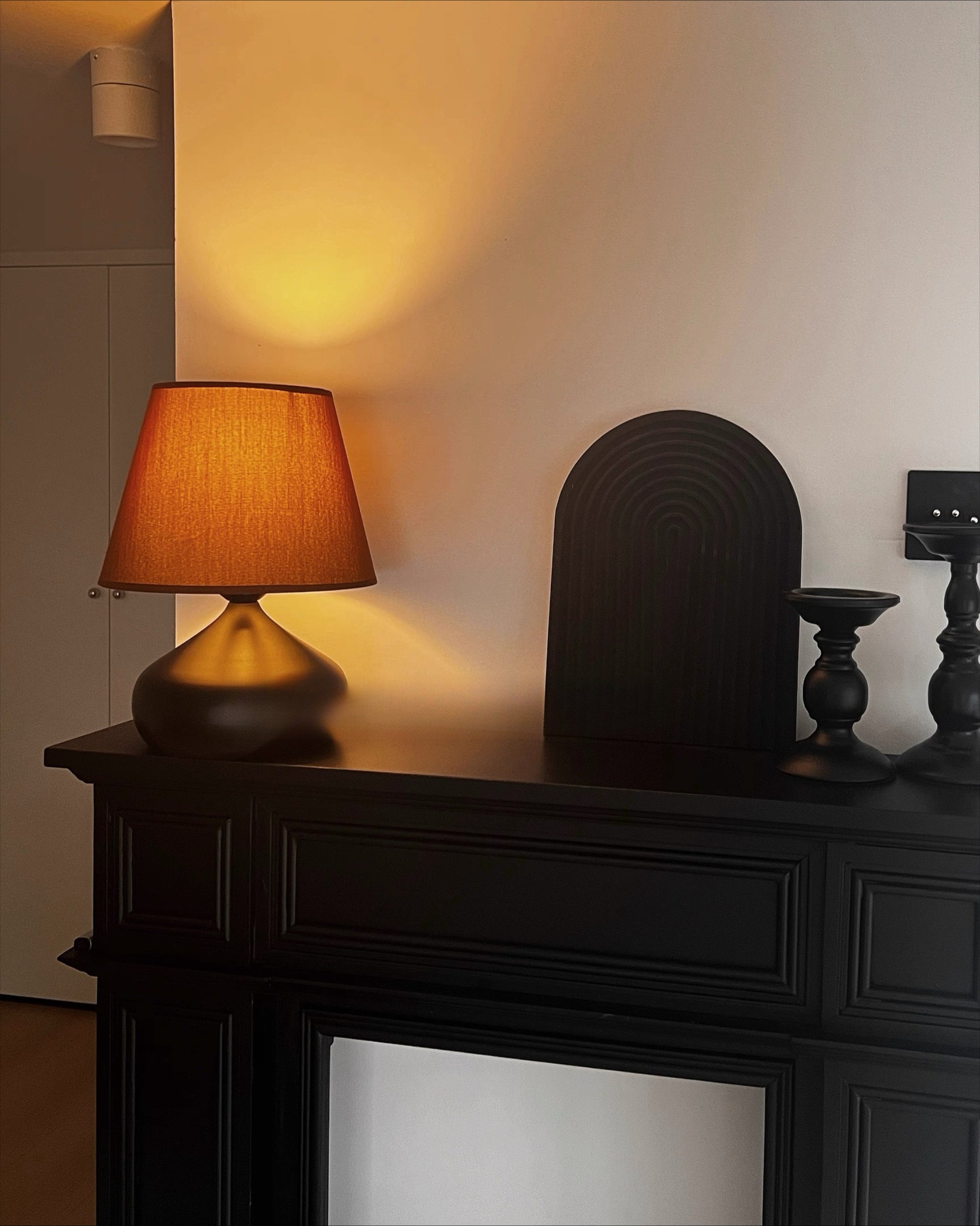 Nordic Retro Fabric Shade Table Lamp Matte Black Iron Base