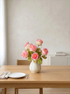 Galerie-Stil Blühende Samtrose Elegantes Kunstblumenarrangement  