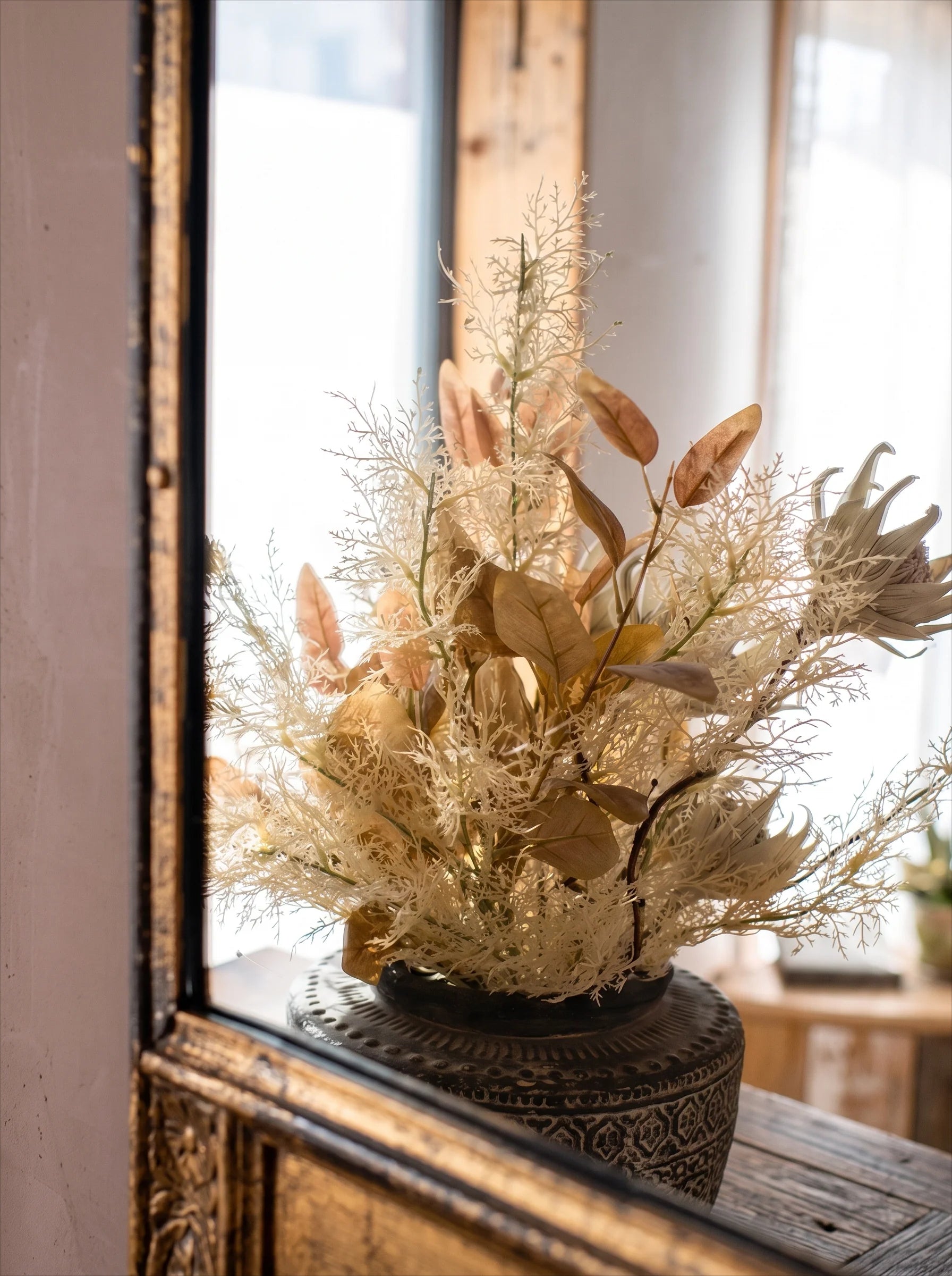 Künstliches Blumenarrangement - Neutrale Töne Protea & Laub