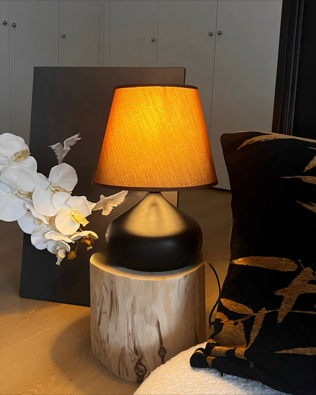 Nordic Retro Fabric Shade Table Lamp Matte Black Iron Base