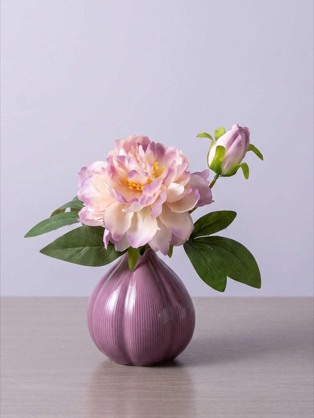 Ethereale Lavendel-Pfingstrose Zwiebelvase Kunstblumenarrangement