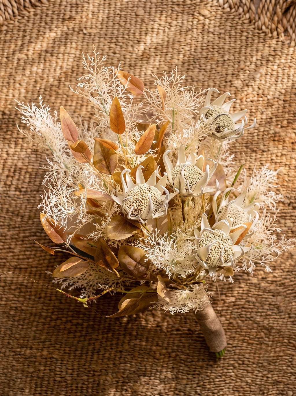 Künstliches Blumenarrangement - Neutrale Töne Protea & Laub