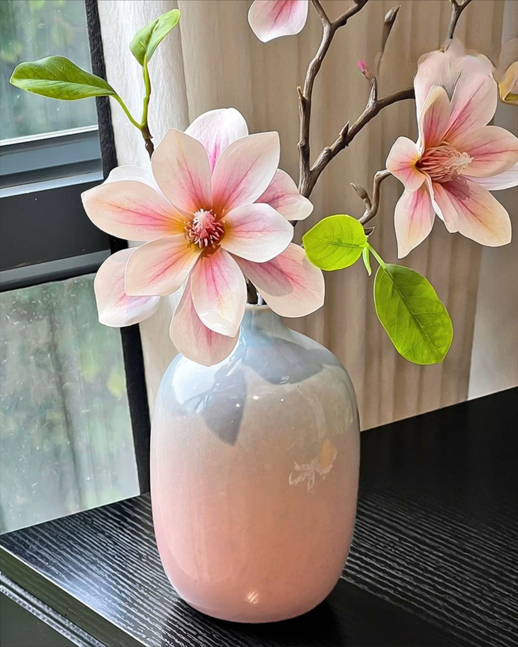 Arrangement floral artificiel Magnolia Rose Dégradé en Vase avec Vase