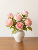 Galerie-Stil Blühende Samtrose Elegantes Kunstblumenarrangement  