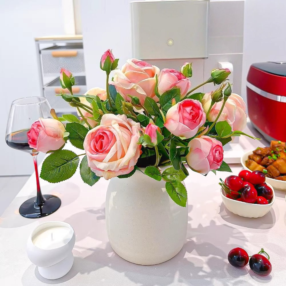 Composition florale fausse Mise en scène de table rose poudré éthérée