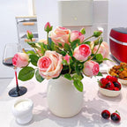 Composition florale fausse Mise en scène de table rose poudré éthérée