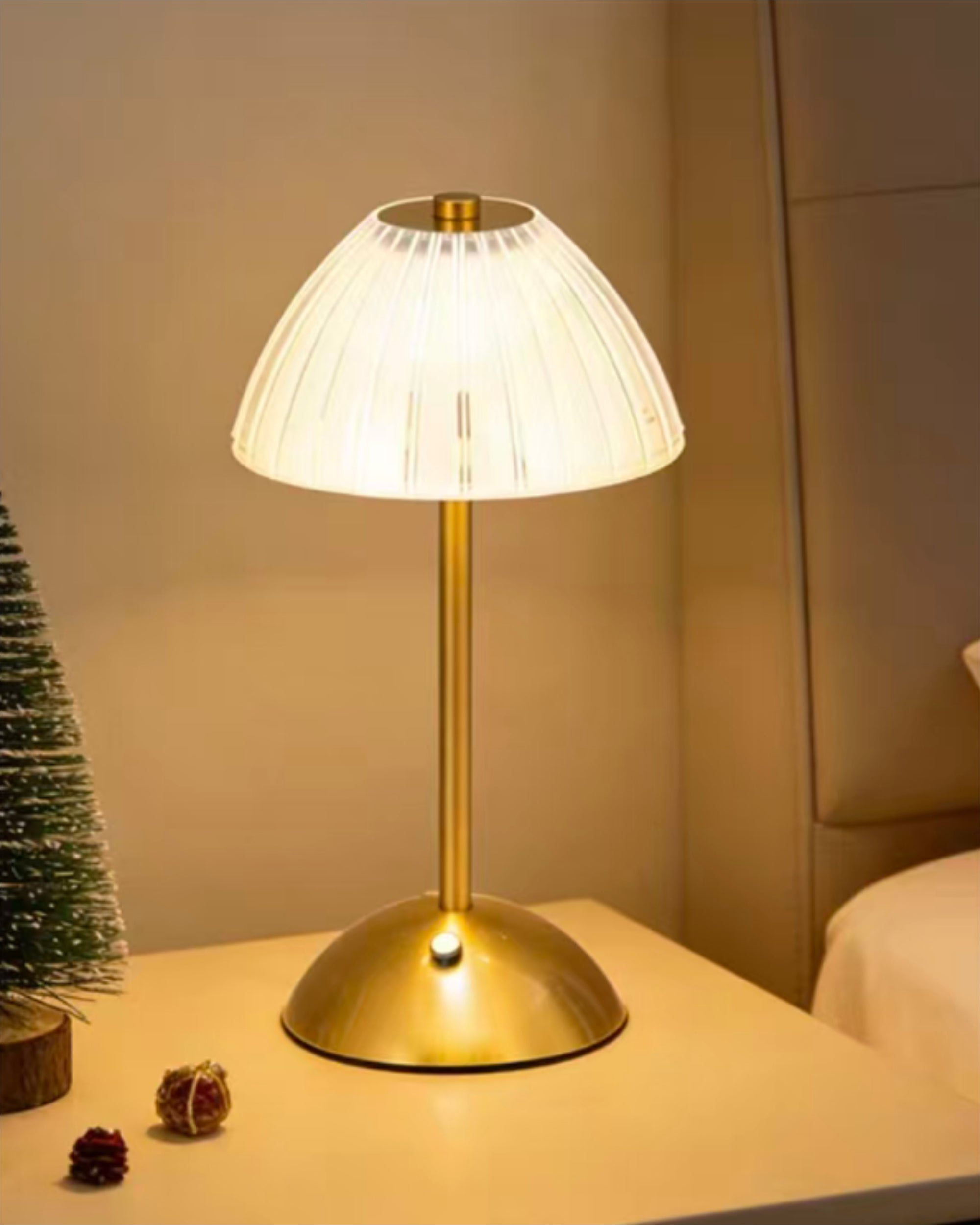 Nordic Retro Ribbed Glass Table Lamp with Brass Metal Base