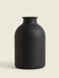 Strukturierte Keramikvase in distressed Weiß im Wabi-Sabi-Stil
