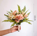 Rodnad romans rosa ros hortensia och prästkrage konstblommig arrangemang