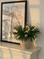 Strukturierte Keramikvase in distressed Weiß im Wabi-Sabi-Stil