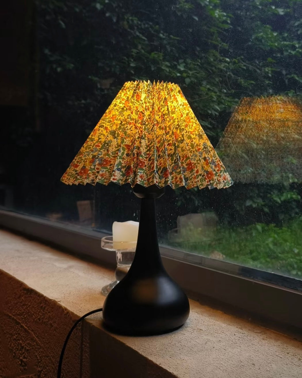 Vintage Floral Pleated Fabric Table Lamp with Teardrop Ceramic Base