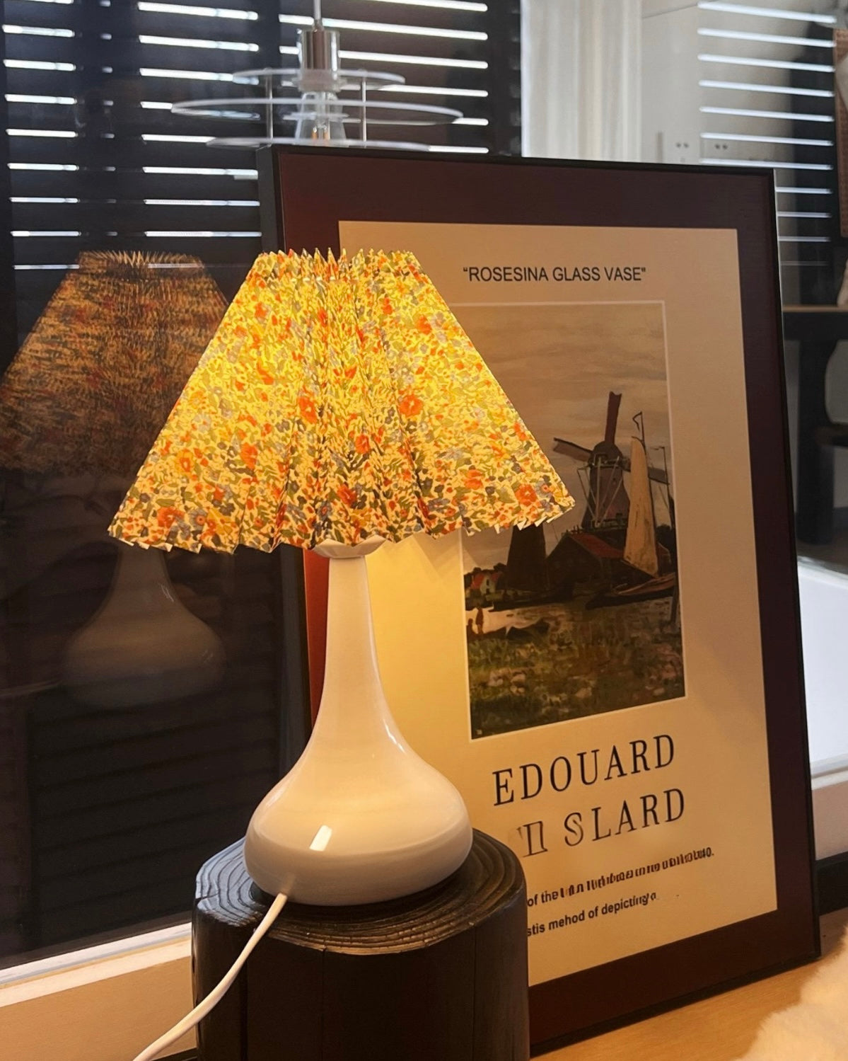 Vintage Floral Pleated Fabric Table Lamp with Teardrop Ceramic Base