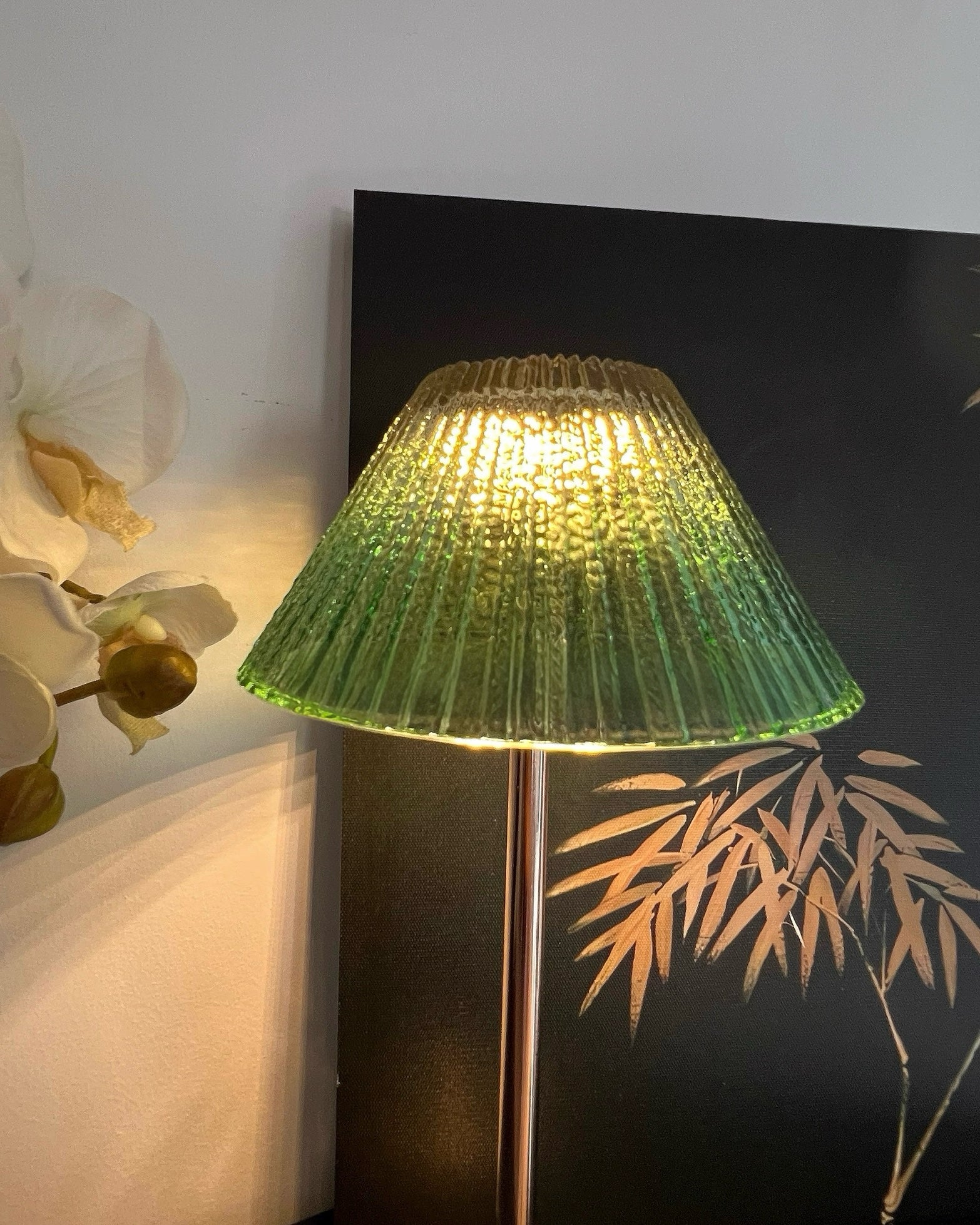 Nordic Retro Gradient Green Ribbed Glass Table Lamp with Brass Metal Base