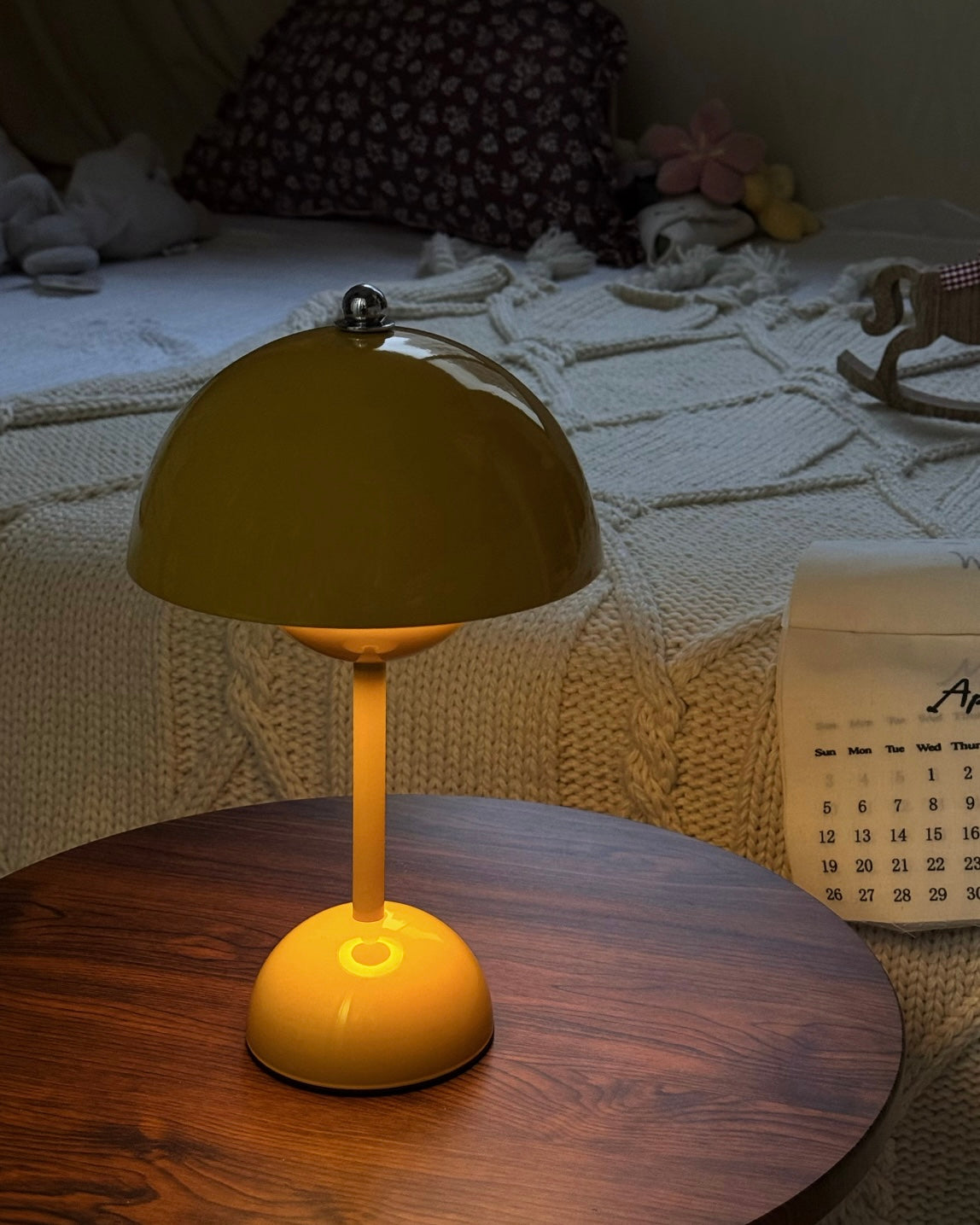 Modern Minimalist Dome Metal Table Lamp with Solid Color Base