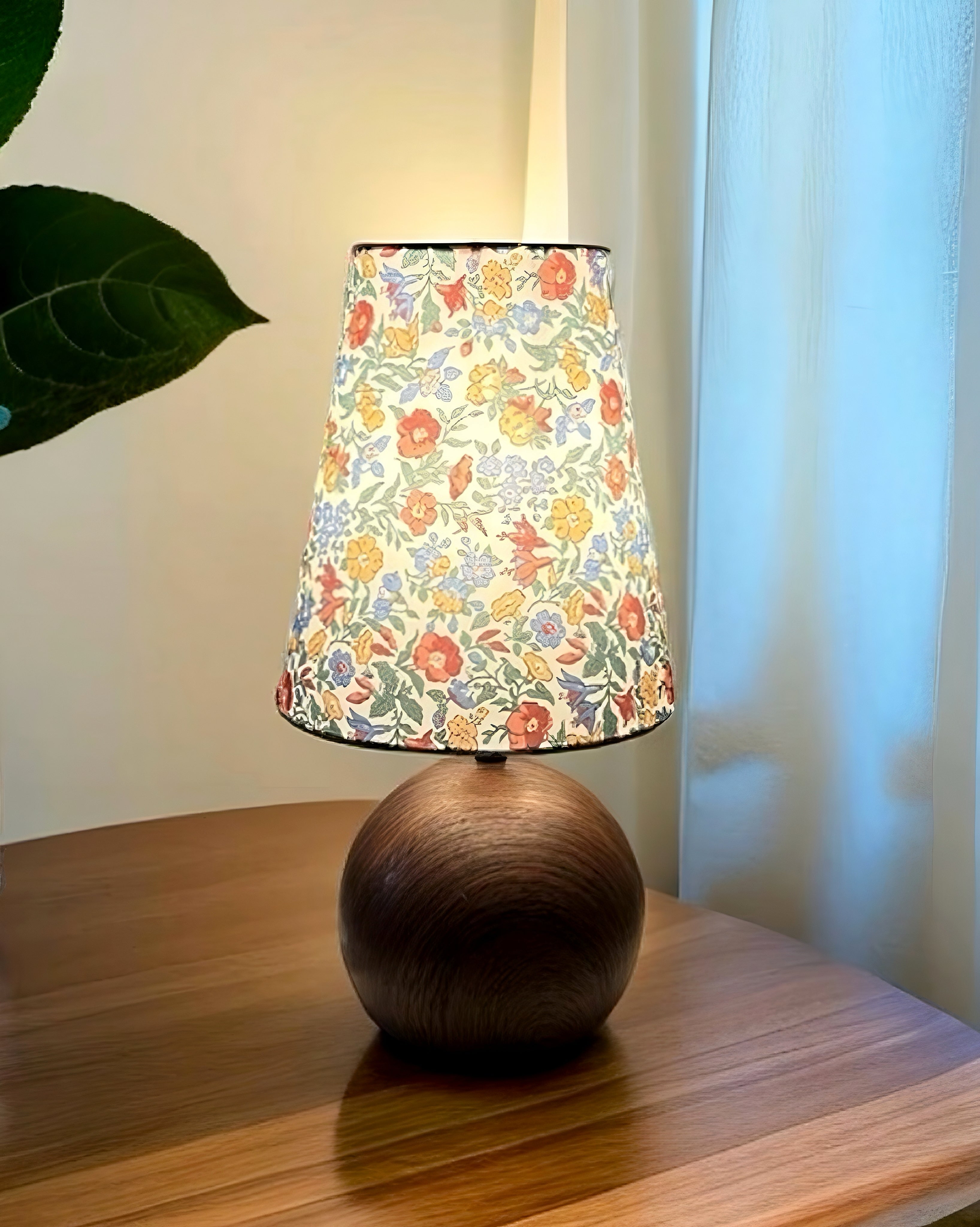 Nordic Retro Floral Fabric Table Lamp with Round Wood Base