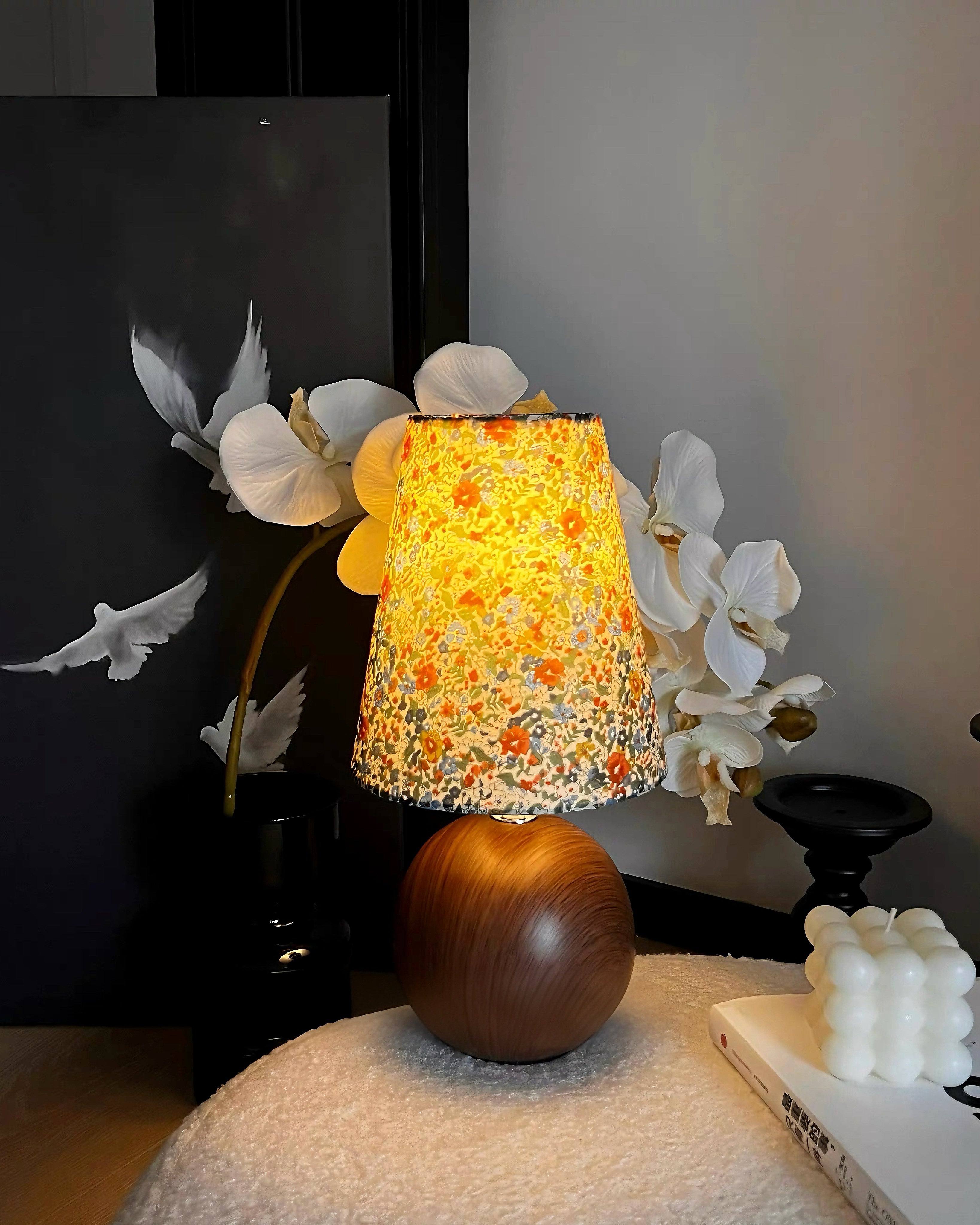 Nordic Retro Floral Fabric Table Lamp with Round Wood Base