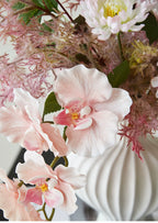 Mistige Blush Wabi-Sabi Vaas kunstbloemstuk