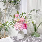 Composition florale fausse Rose des bois et hortensia rose poudré