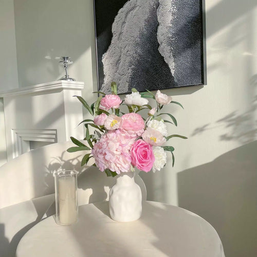Composition florale fausse Rose des bois et hortensia rose poudré
