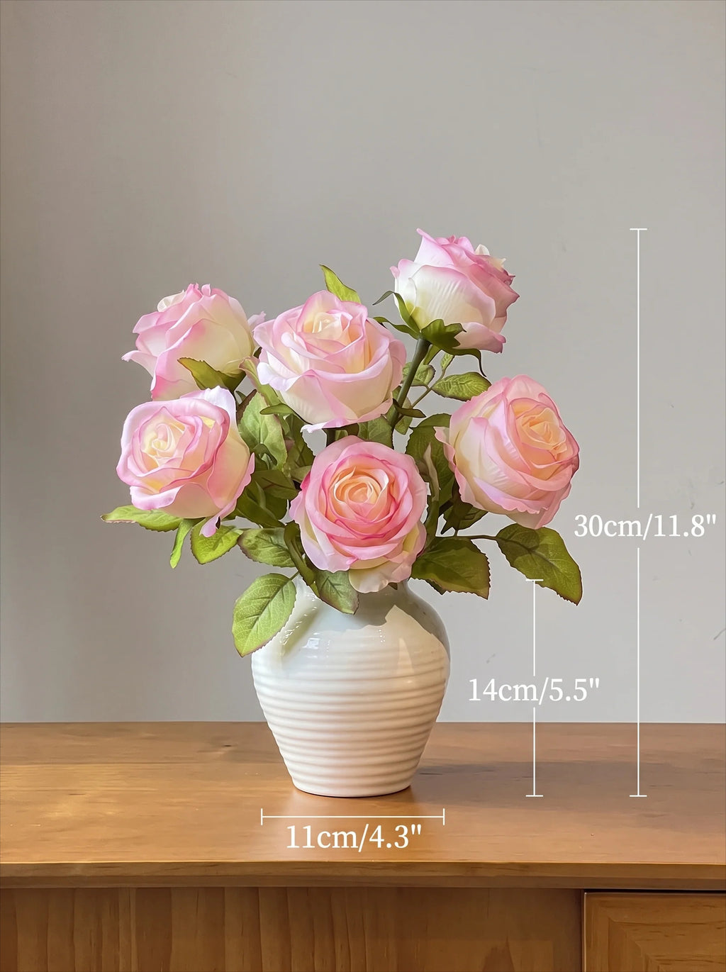 Galerie-Stil Blühende Samtrose Elegantes Kunstblumenarrangement  