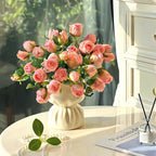Composition florale fausse Bouquet de roses rose poudré aux bords brûlés
