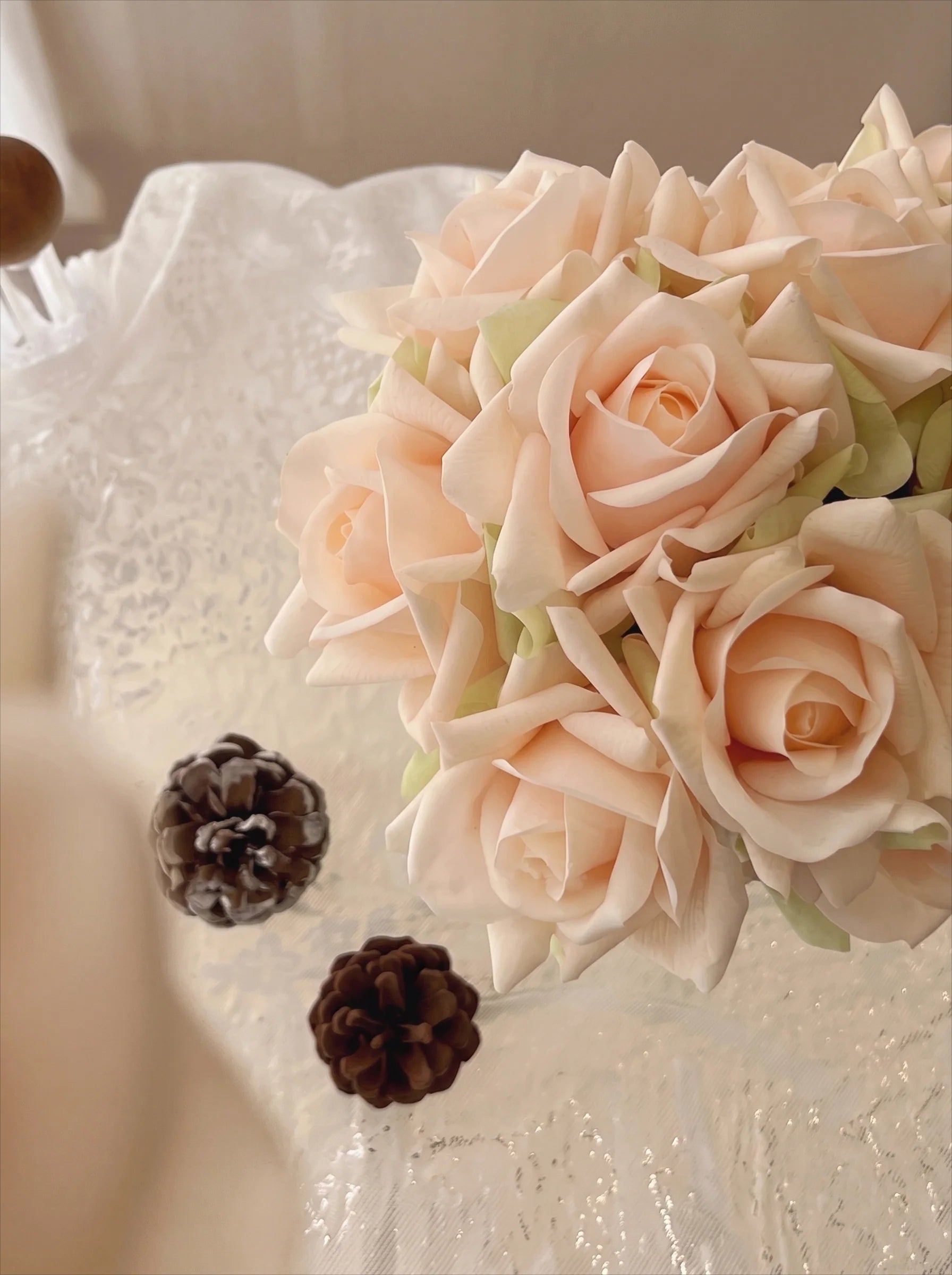 Künstliches Rosenarrangement - Champagner (10 Stiele / 10 Rosen)