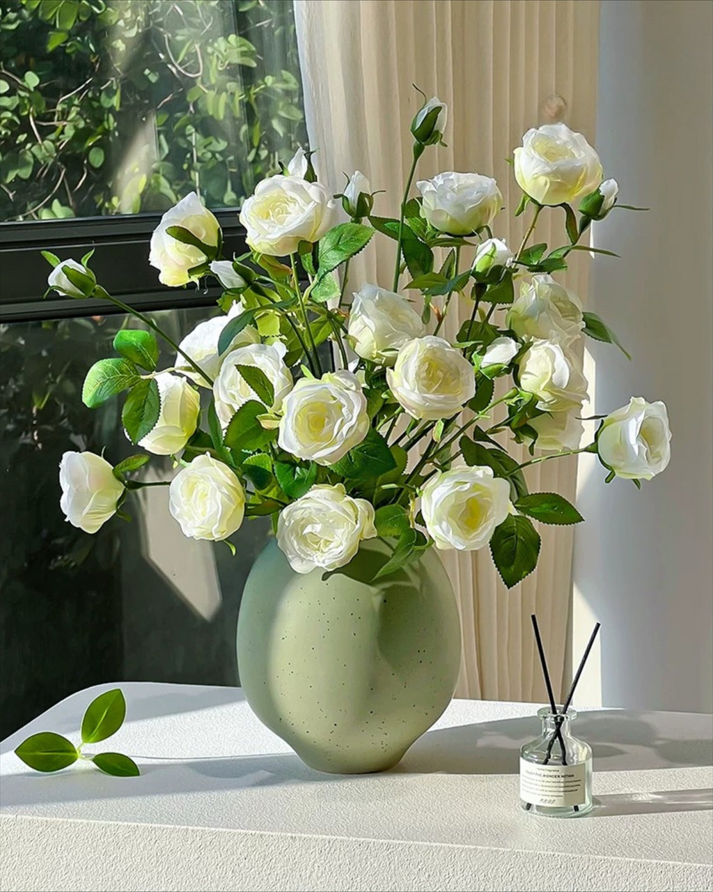 Luxe Witte Sprayroos Faux Bloemstuk