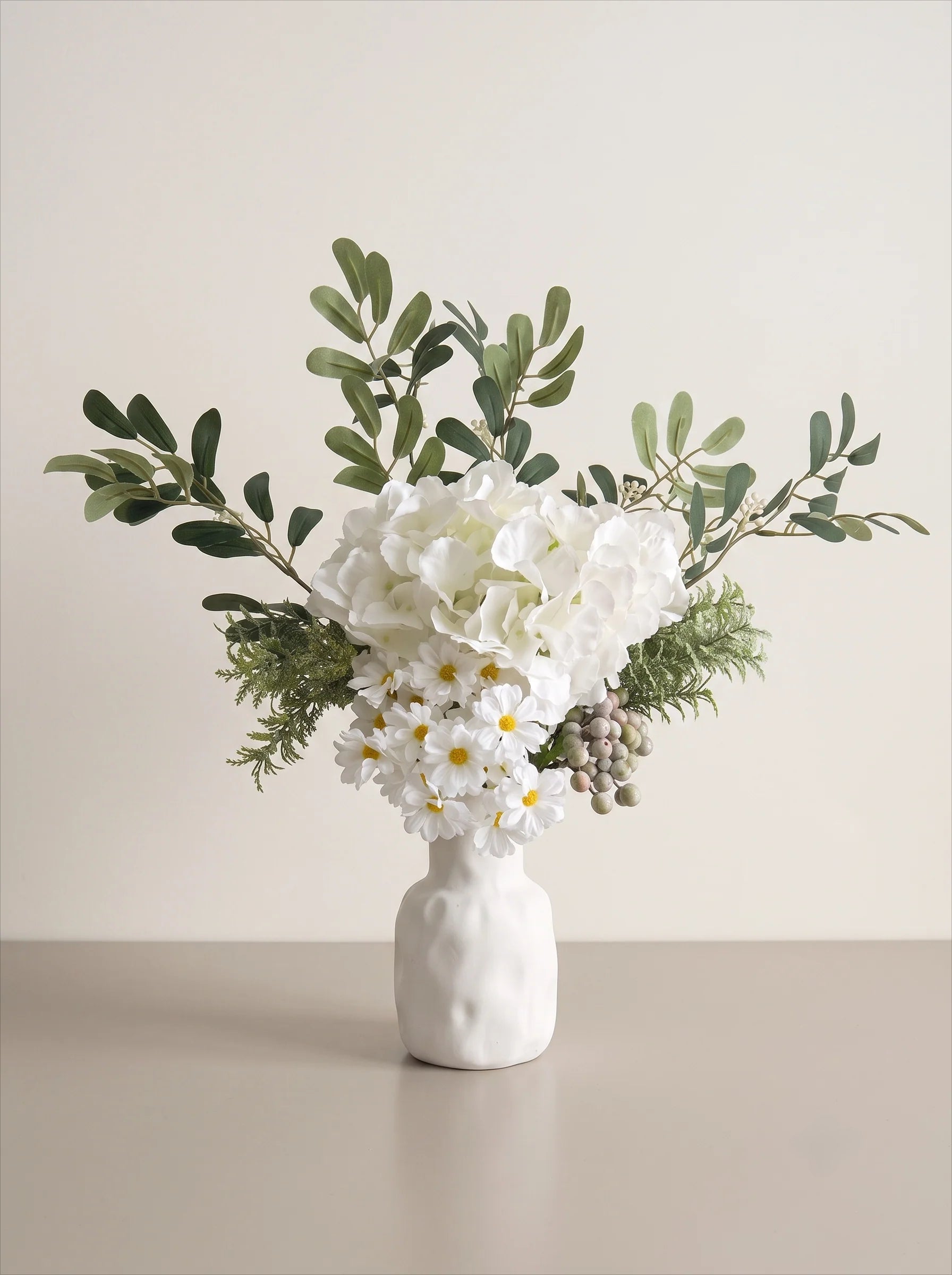 Eukalyptus & Weiße Hortensie Künstliches Blumenarrangement