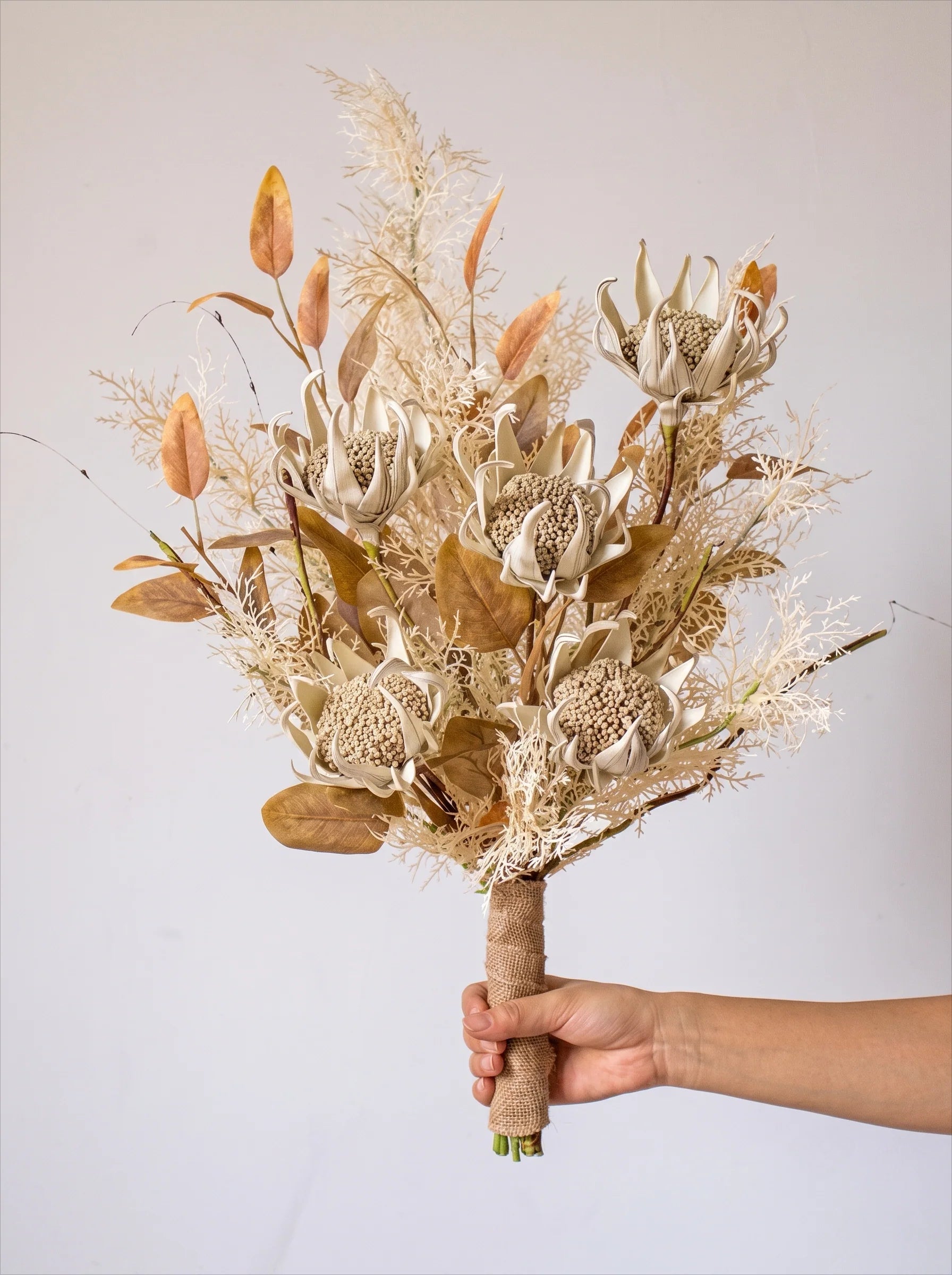 Künstliches Blumenarrangement - Neutrale Töne Protea & Laub