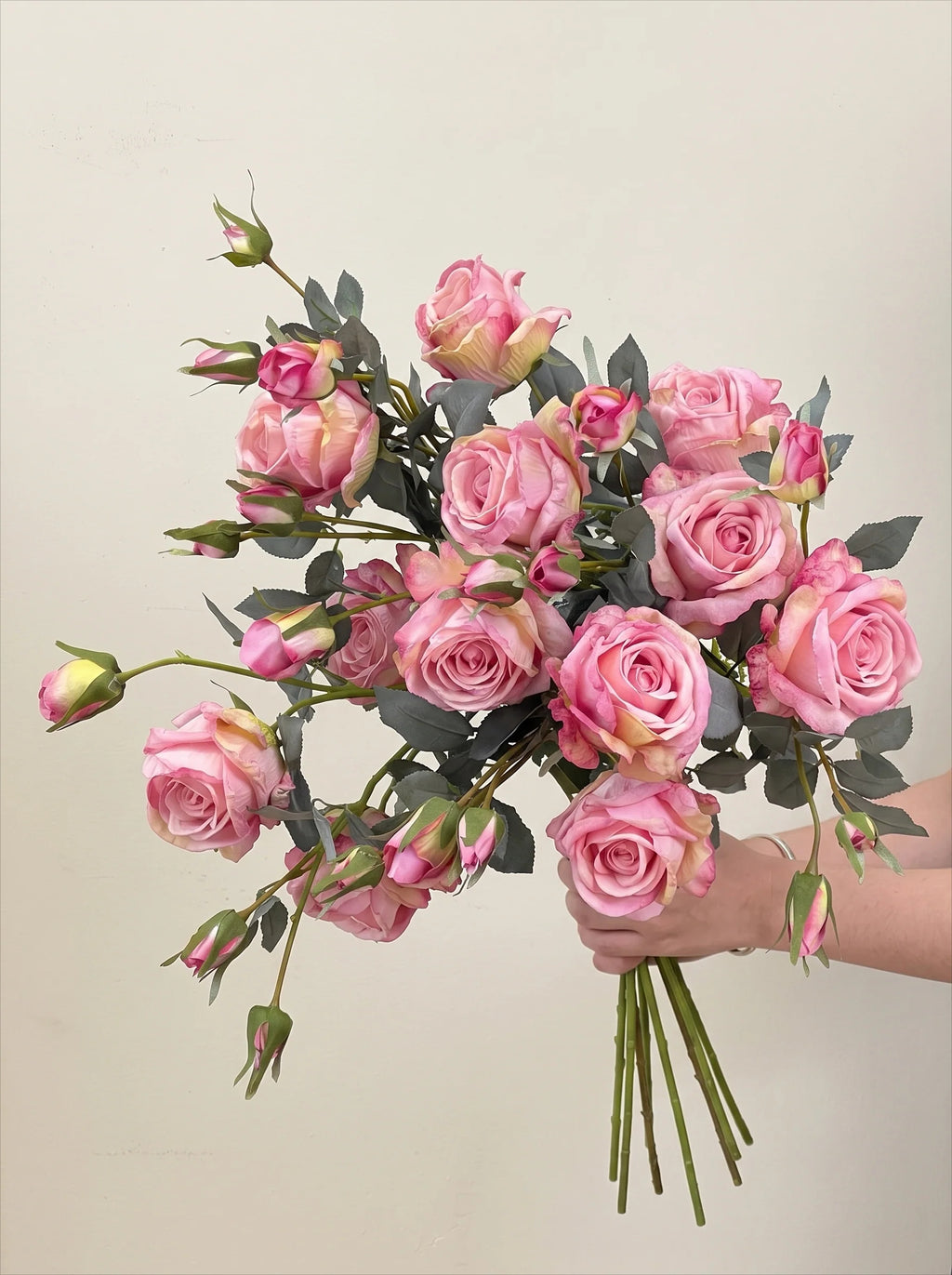 Künstliches Blumenarrangement - Pinke Rose & Grünpflanzen (4 Stiele)