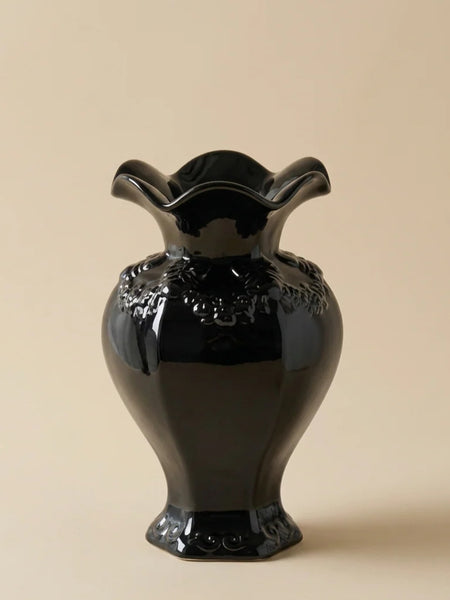 ノ*ズ様 黒い陶器の花瓶 ラッフルドセラミックベース - ゴシックブラック – Chavanic