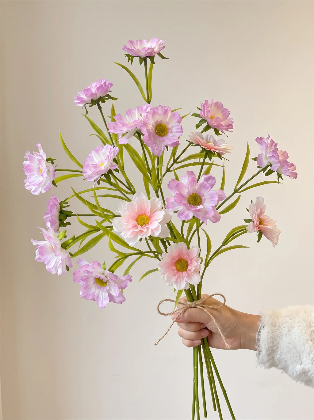 Cremige Flieder-Gänseblumenbrise Kunstblumenarrangement